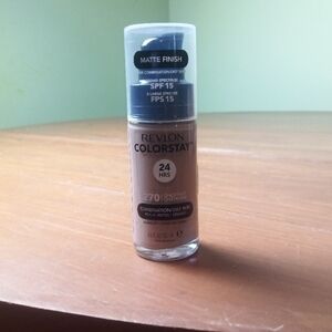 Revlon ColorStay 24Hrs Foundation - 270 Chestnut